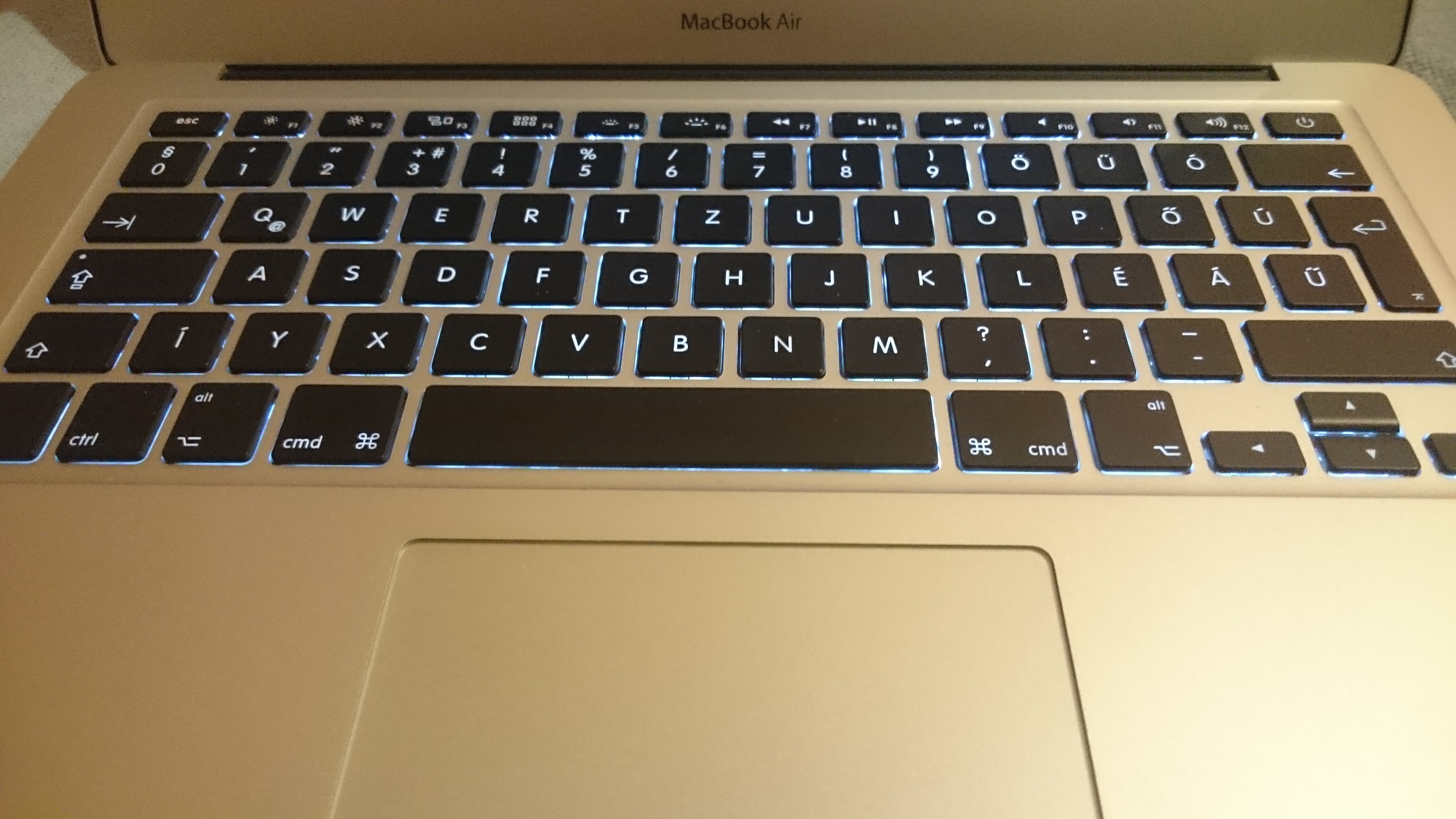 Csatlakozhatok egy mikrofont a MacBook Pro-hoz eom számla randevú