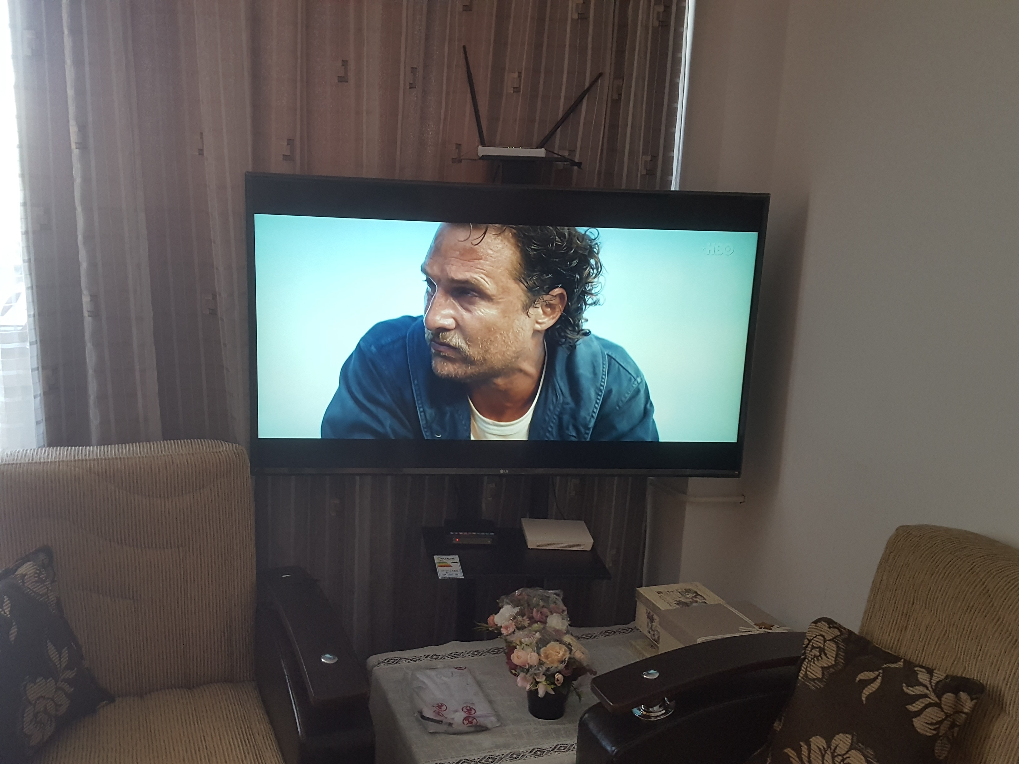 Stand mobil de TV si videoproiector Timeless Tools pentru ...