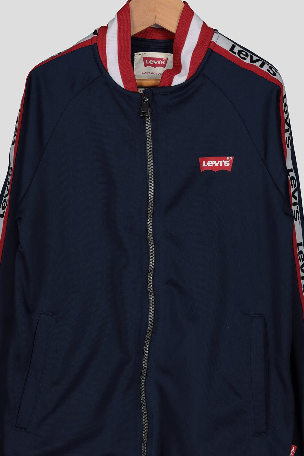 Levi's Kids, Dzseki kontrasztos szegélyekkel, SötétkékPiros Levi's Kids, Dzseki kontrasztos szegélyekkel, FeketeFehér